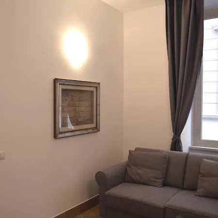 Leoncino 36 In * Рим